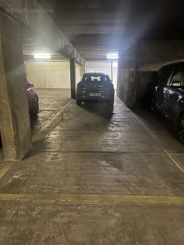 Parking à PARIS-19E