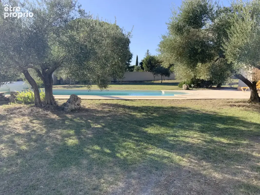 Propriété située à Uzès dans un secteur résidentiel. - photo 27