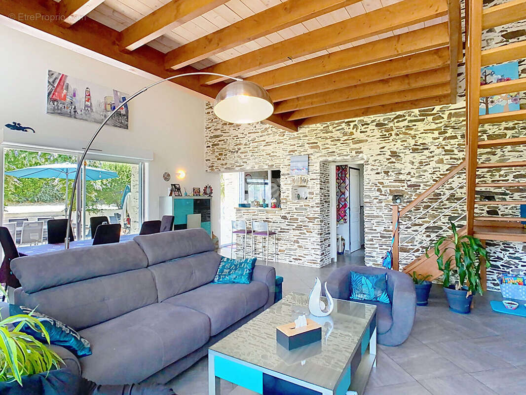 Charmante ancienne grange rénovée avec piscine à Vendre à Gesté - photo 8