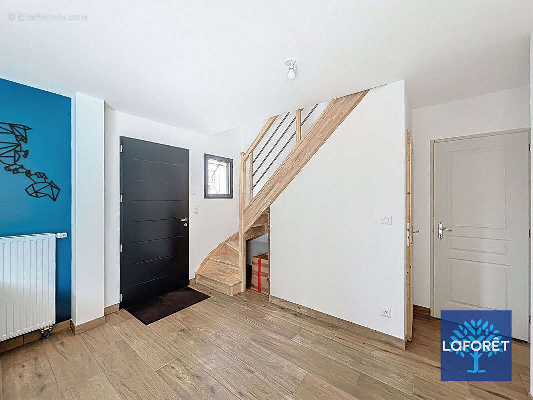 Maison à D'HUISON-LONGUEVILLE