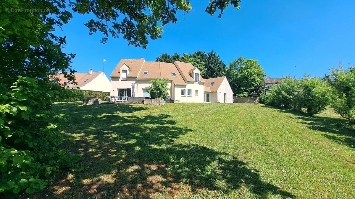 Maison à BRIIS-SOUS-FORGES