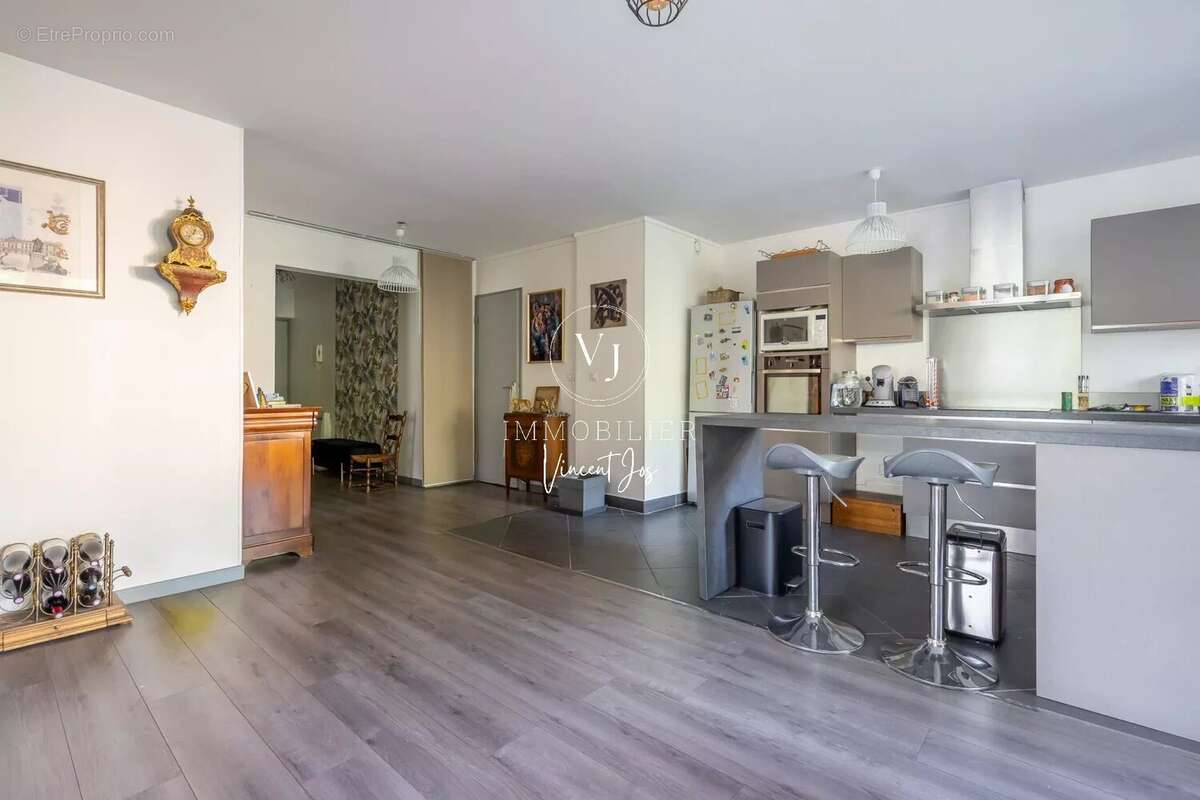 Appartement à CHARENTON-LE-PONT