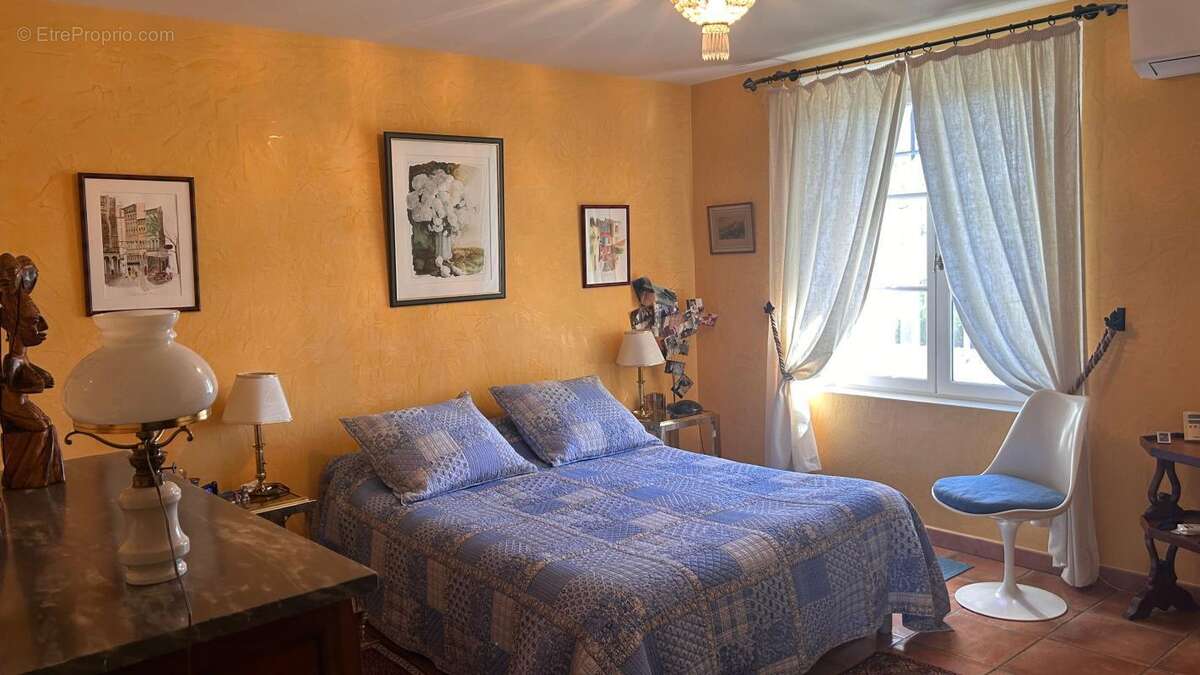 Maison à ENTRECHAUX
