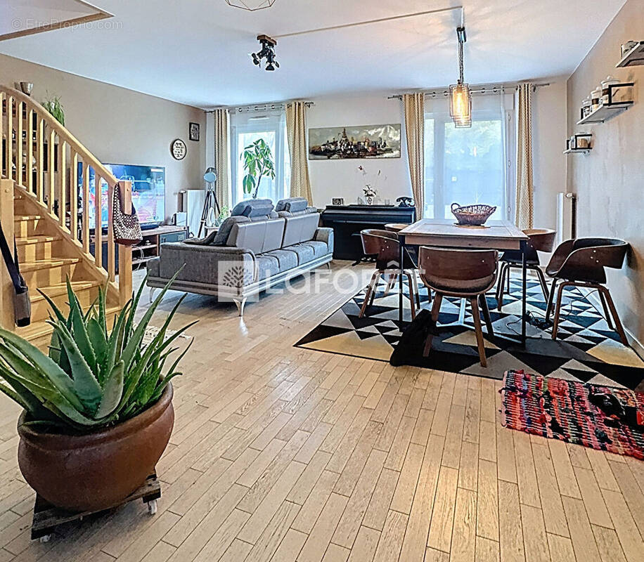 Maison à VILLECRESNES