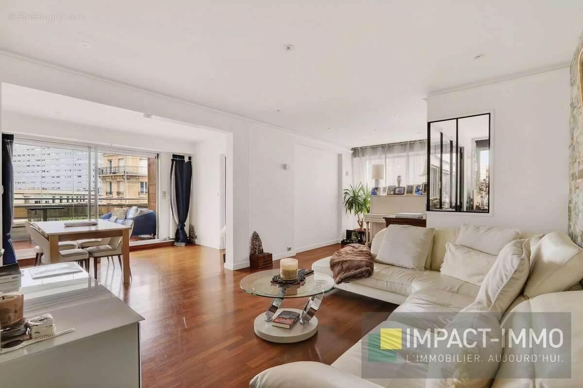 Appartement à COURBEVOIE