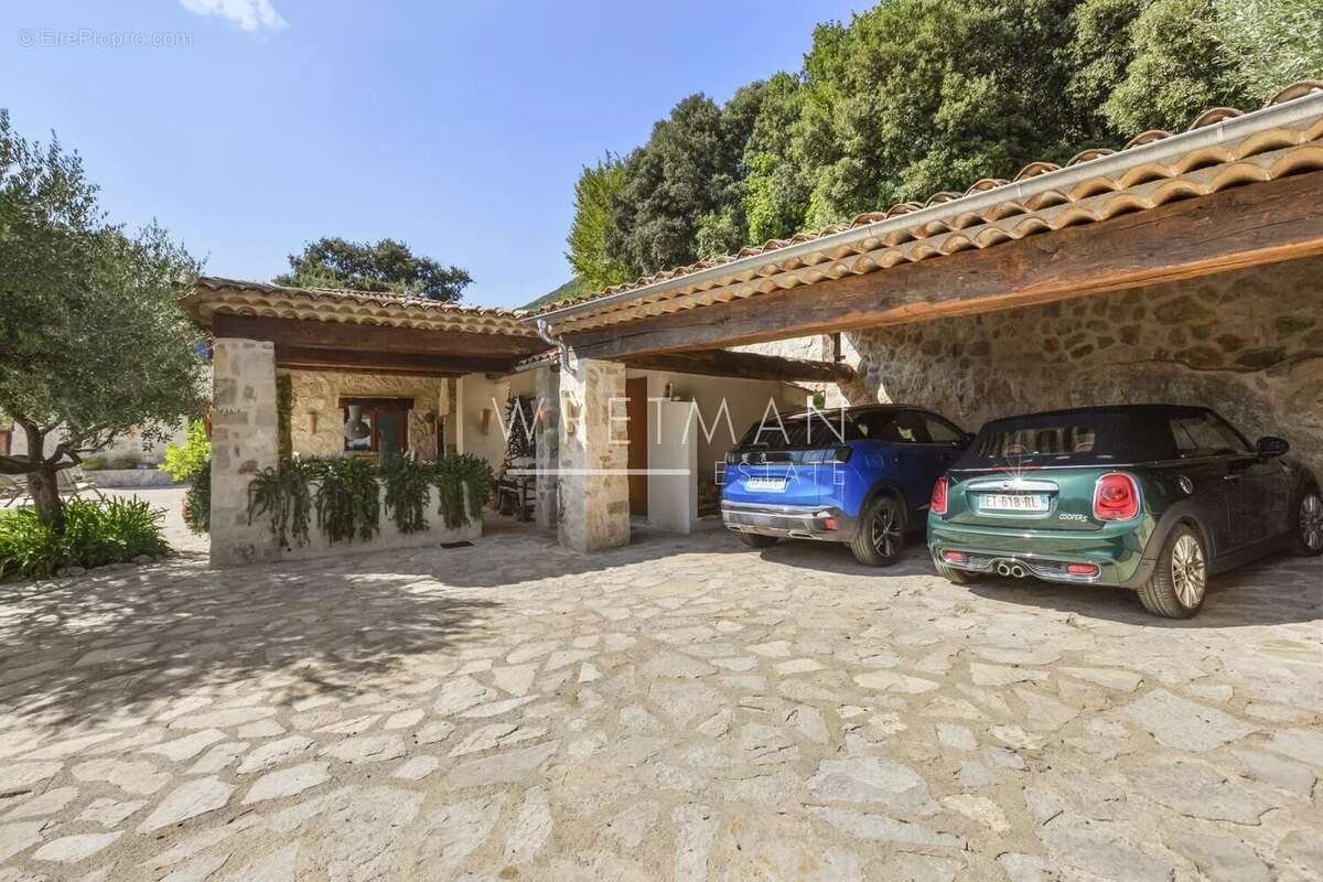 Maison à TOURRETTES-SUR-LOUP