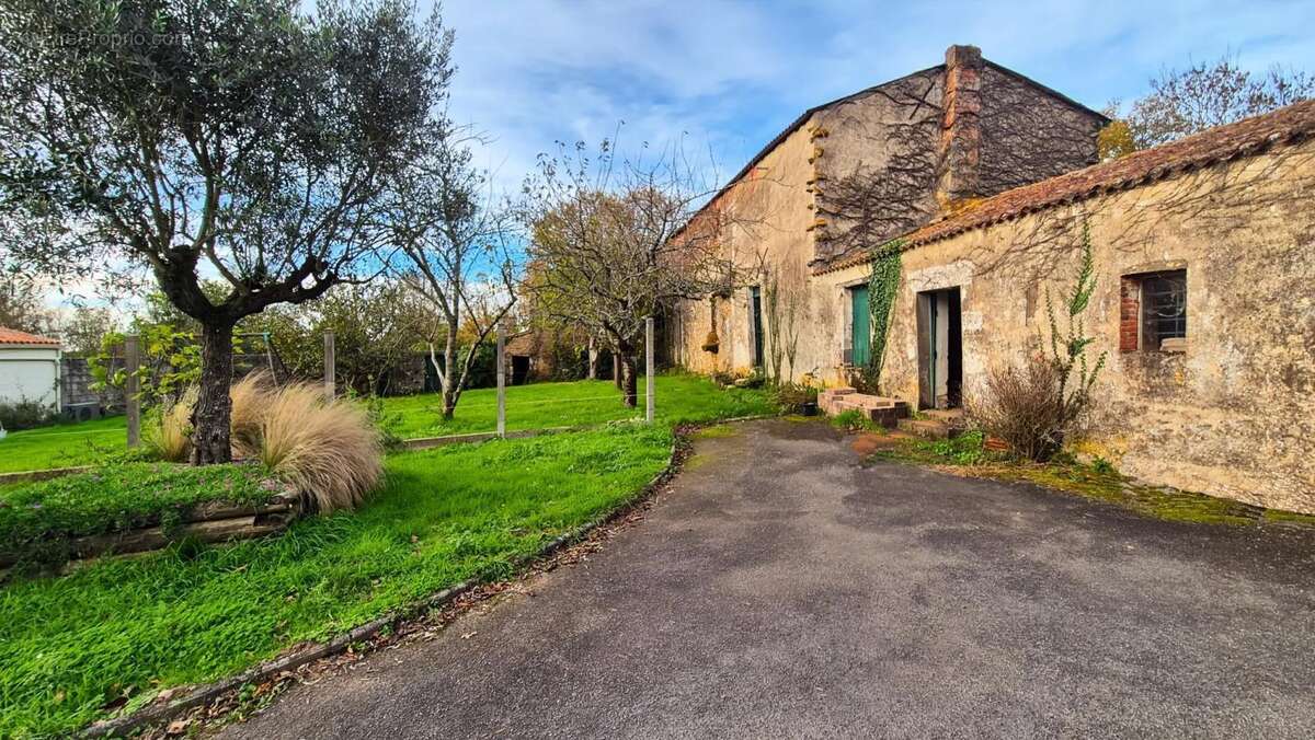 Maison à MAREUIL-SUR-LAY-DISSAIS