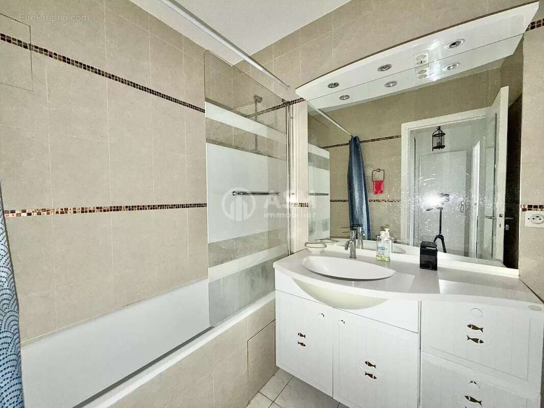 Appartement à COURBEVOIE