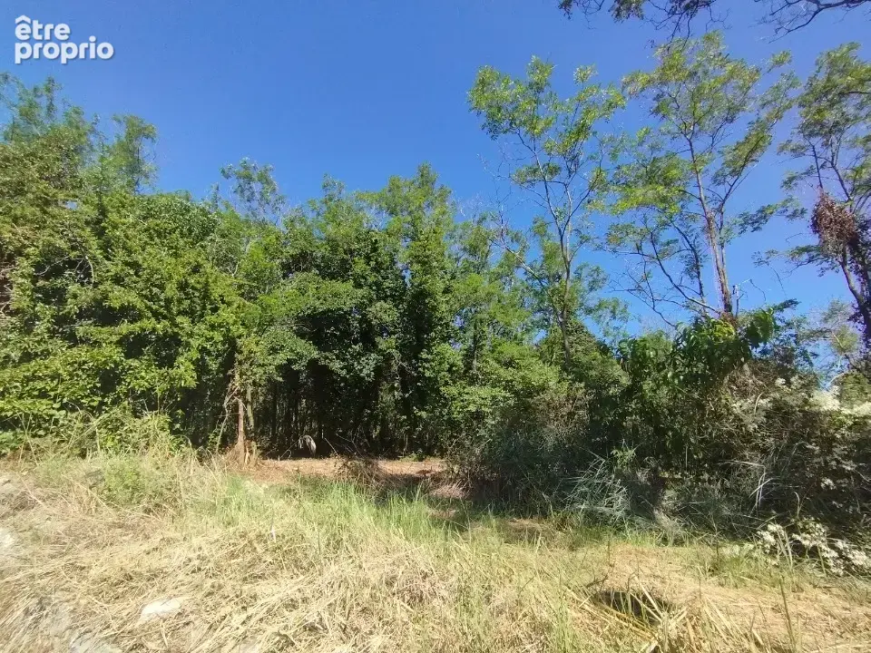 Photo Terrain à Bourg-Saint-Andeol au prix de 129 000€