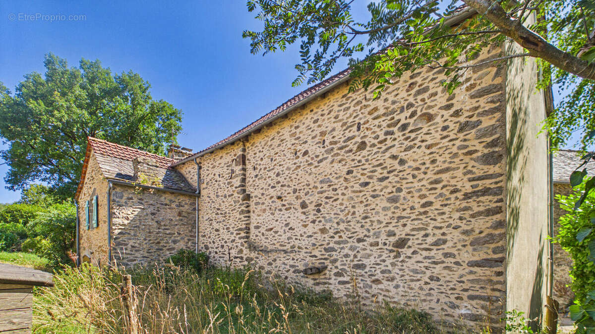 Maison en pierre avec jardin Calme, charme et beau potentiel d'aménagement - photo 2