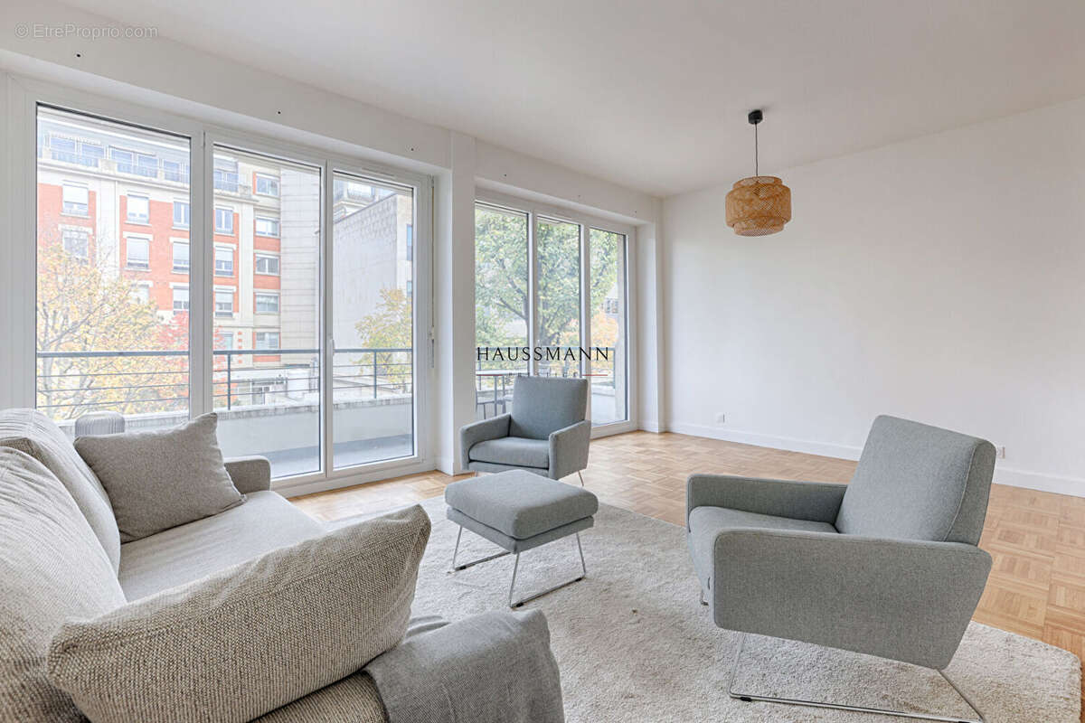 Appartement à NEUILLY-SUR-SEINE