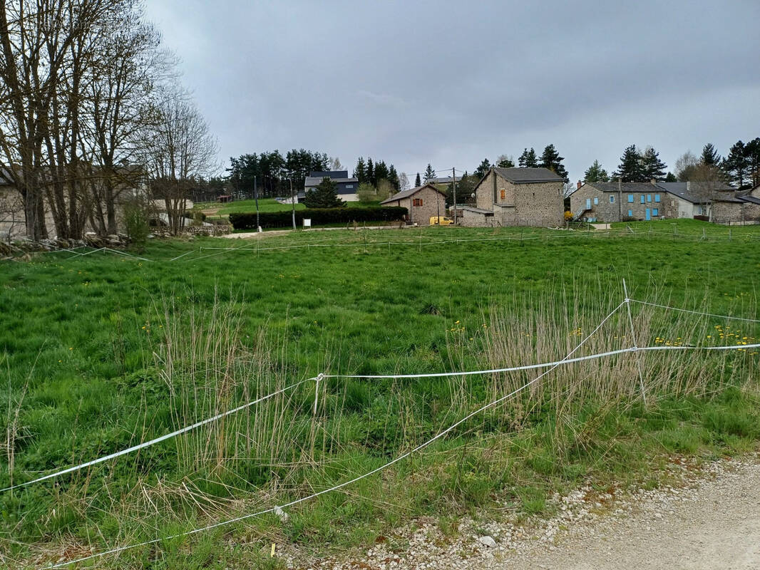 Terrain à TENCE