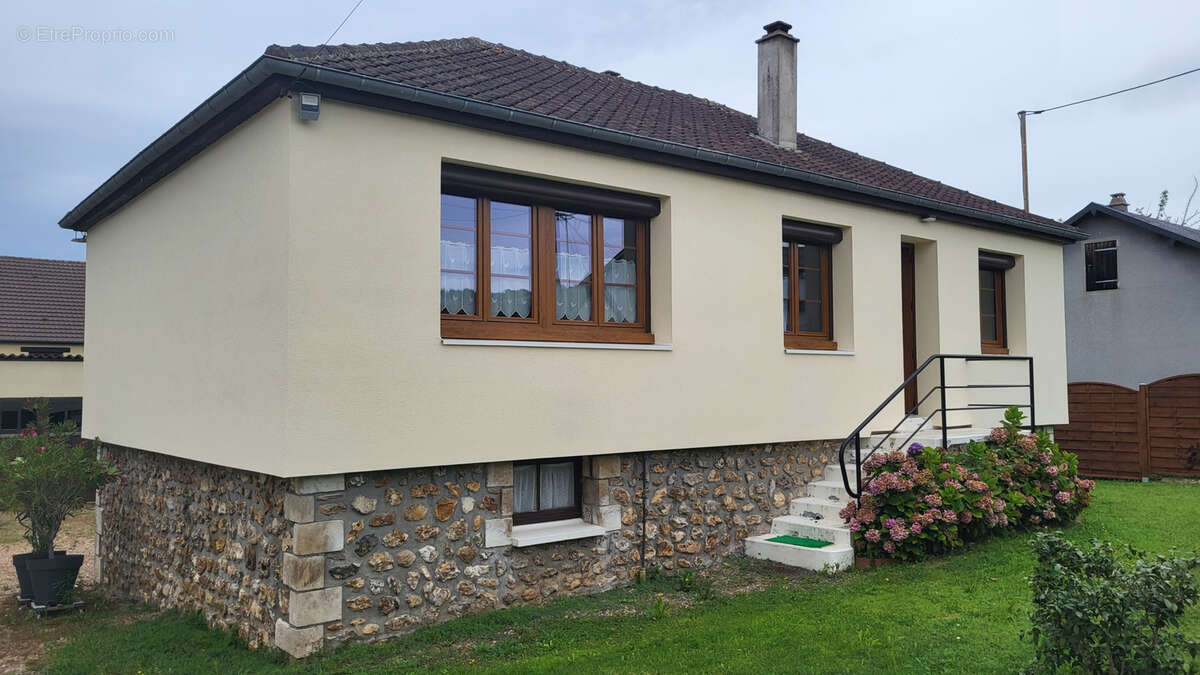 Maison à LA BONNEVILLE-SUR-ITON