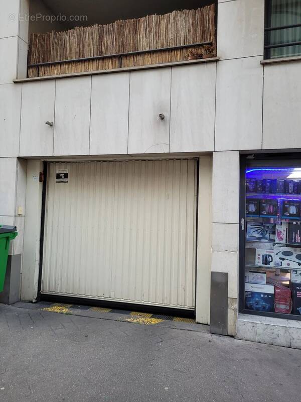 Parking à PARIS-10E