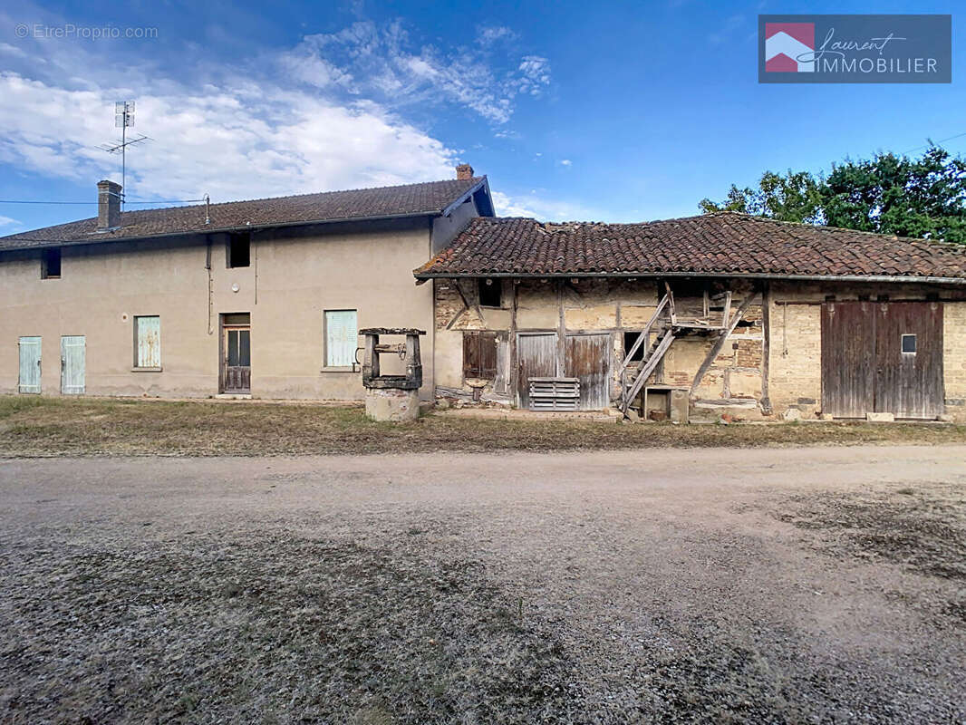Ensemble immobilier avec maison d'habitation, ancienne ferme, nombreuses dépendances et terrain de 6 236 m² - photo 13