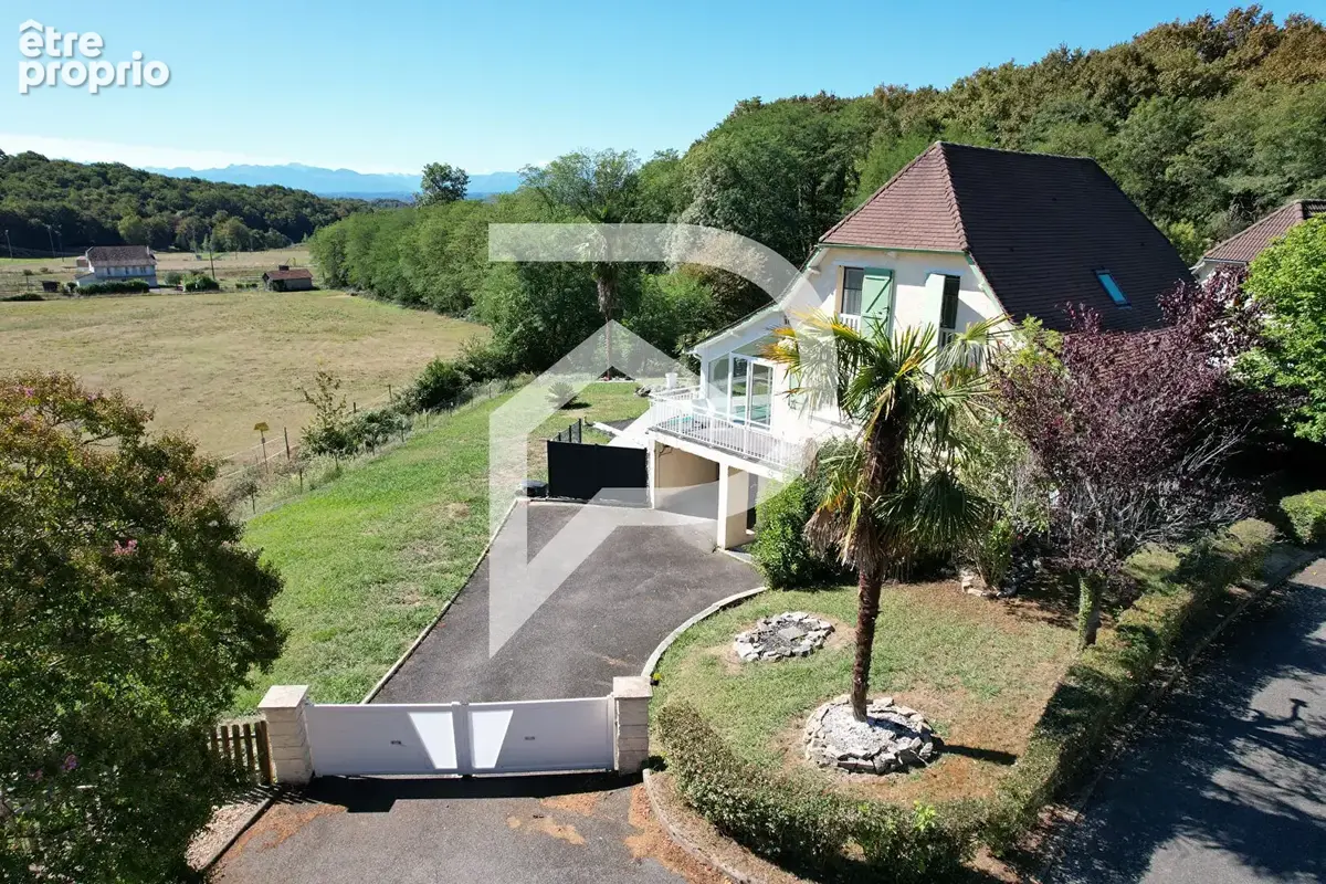 Maison 5 pièces de 130 m²  sur un terrain de 1310 m² - photo 2