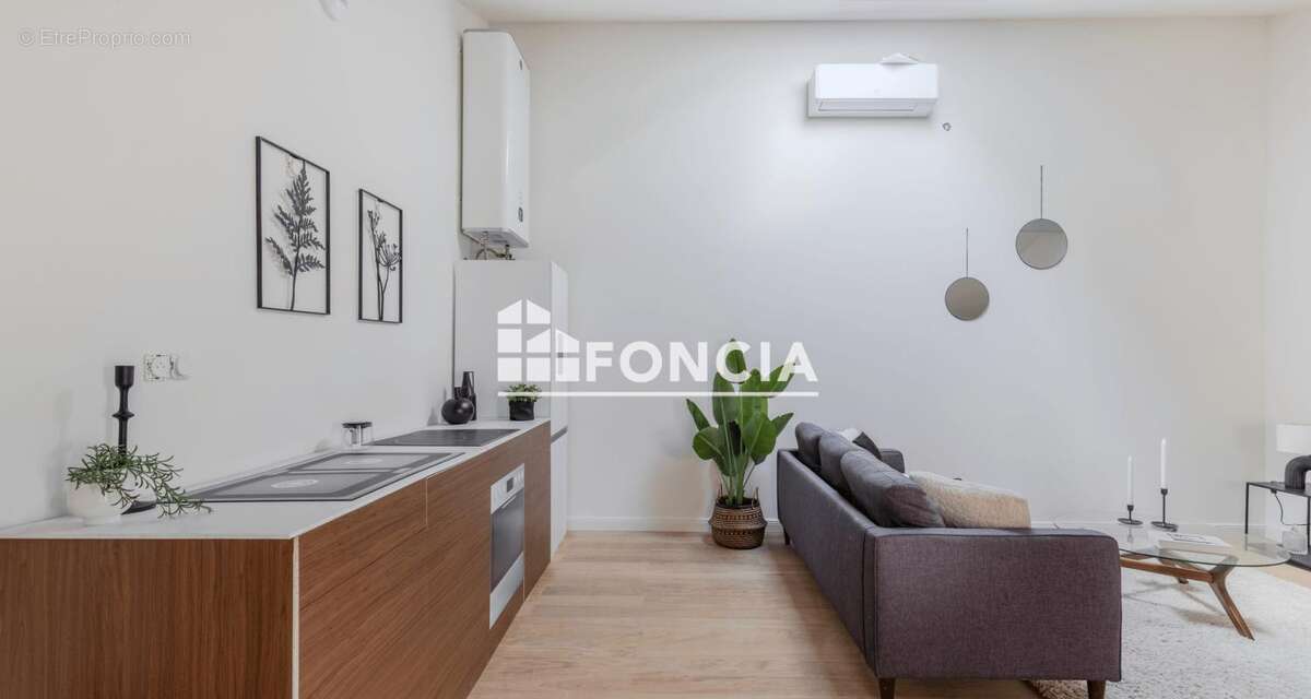 À VENDRE : CHARTRONS - Charmant T2 de 49 m², entièrement rénové, au 2ème et dernier étage d'un immeuble lui aussi rénové - photo 5