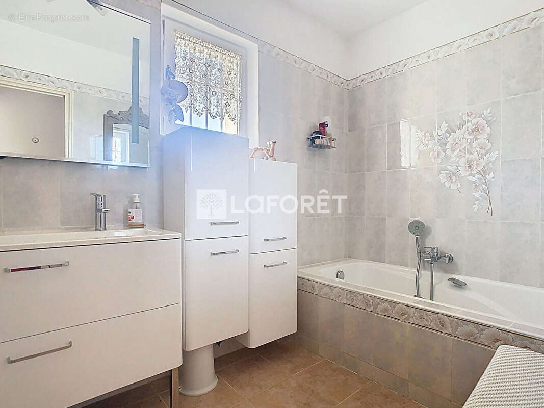 Maison La Valette-du-Var -  5 pièces - 154 m² - photo 10