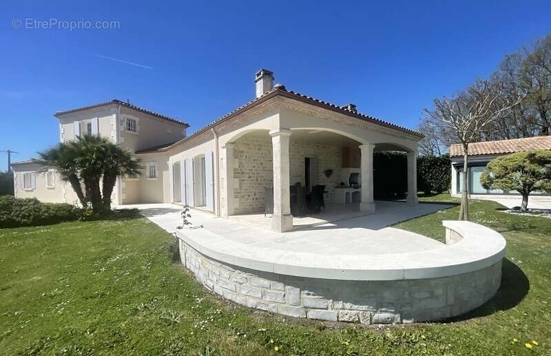 Villa d'architecte et gîte indépendant dans un parc paysager de plus de 4 000 m² SUD de COGNAC proche de BARBEZIEUX SAINT HILAIR - photo 19
