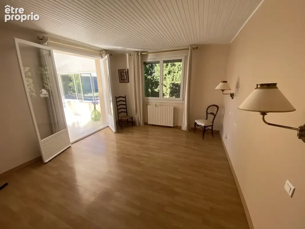 Plain-pied  avec piscine sur plus de 9 000 m2 de terrain - photo 6
