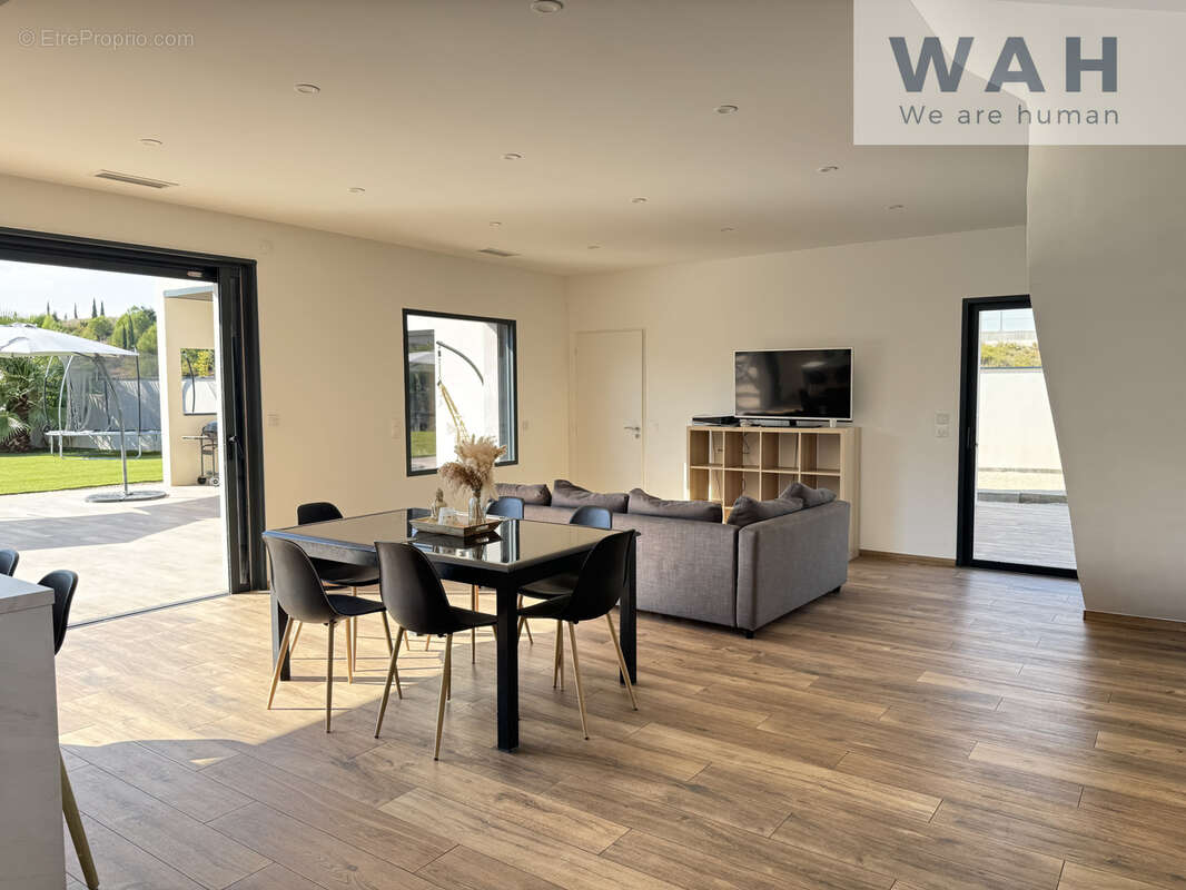 Villa contemporaine récente avec piscine, 5 chambres et jardin paysagé. - photo 8
