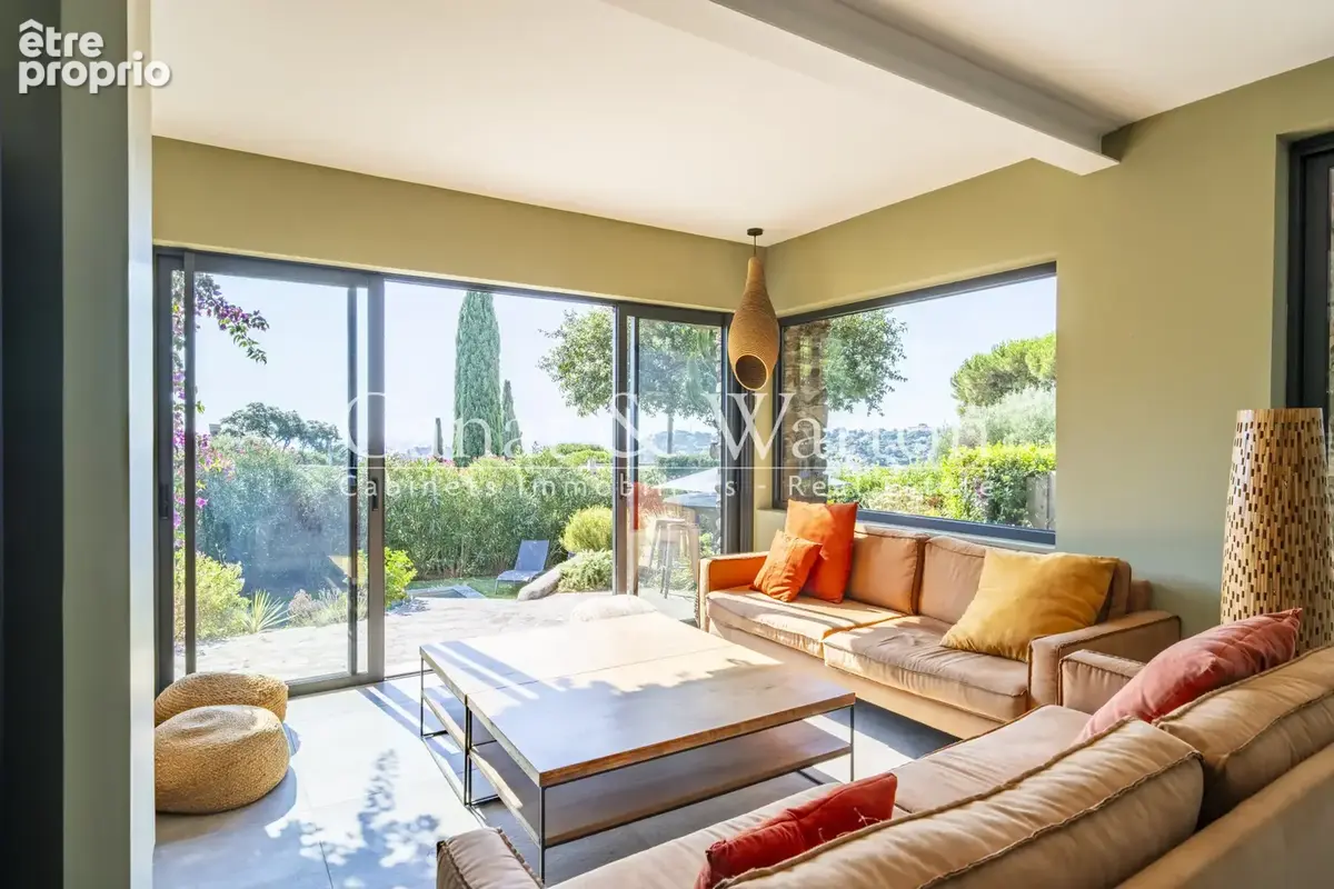 Vue mer: villa rénovée à cavalaire avec piscine - photo 6