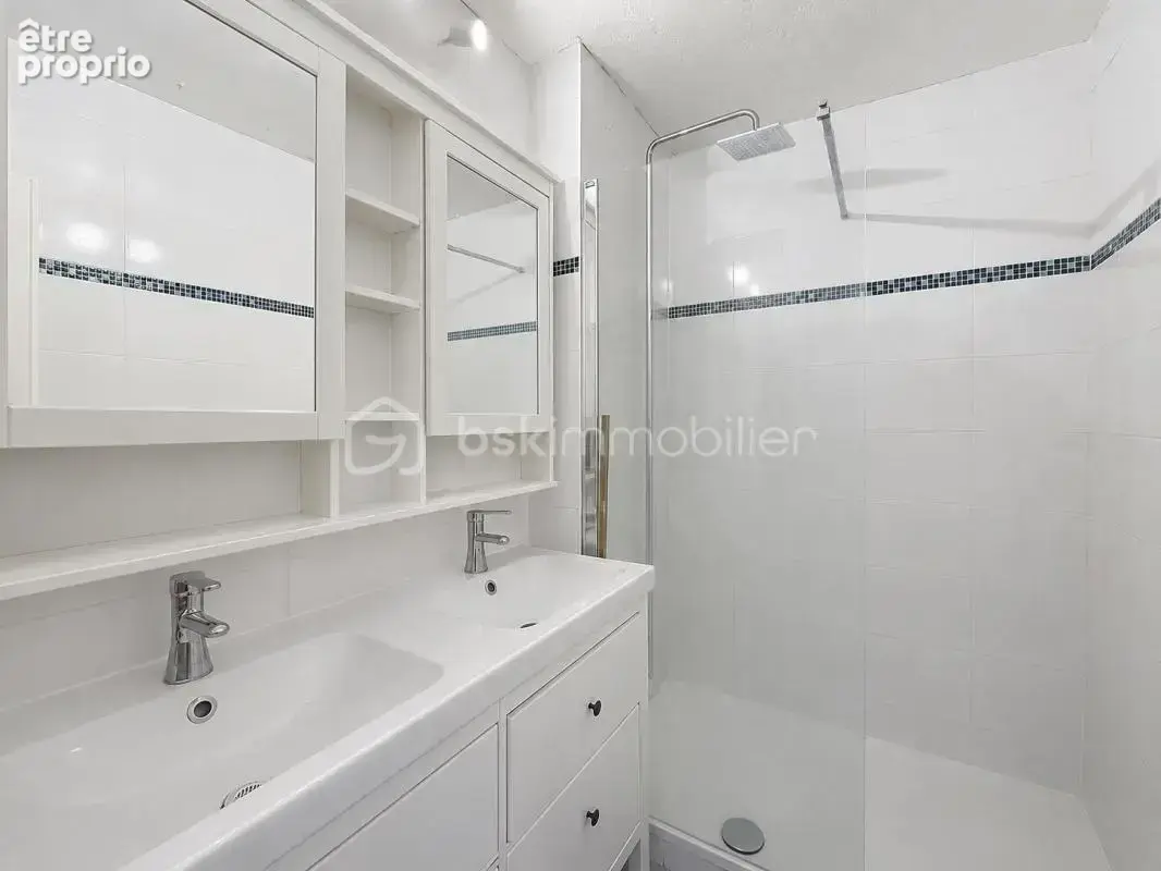 Appartement T5 - 104m² avec balcon, parking et cave - photo 7