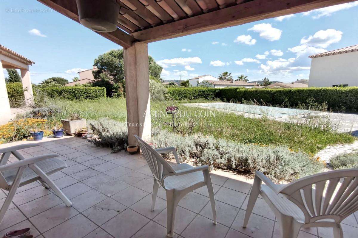 Maison à LE MUY