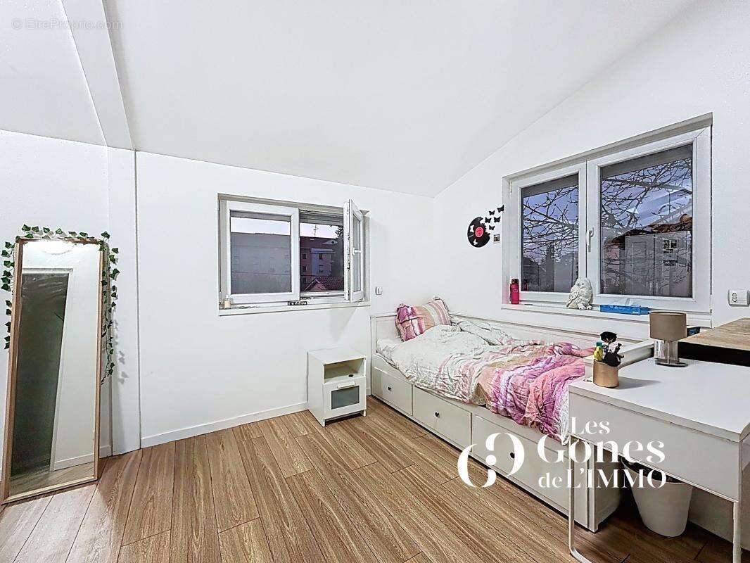 Maison à TASSIN-LA-DEMI-LUNE