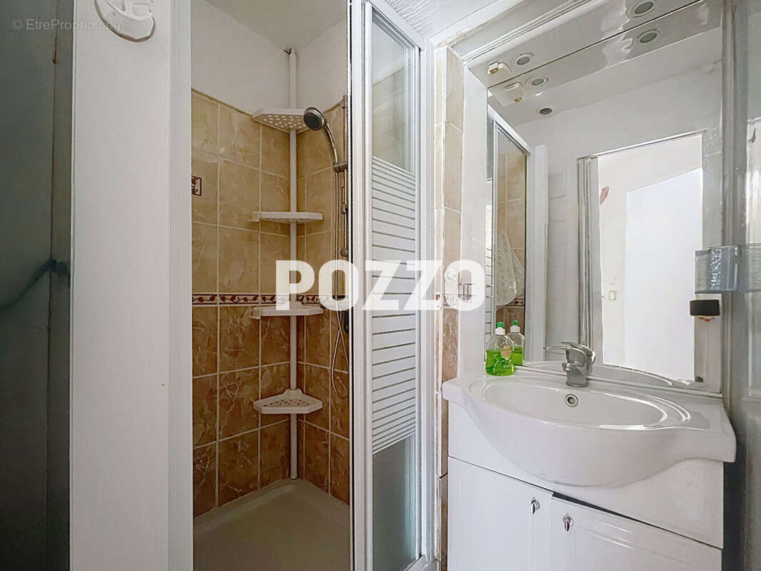 Appartement à DONVILLE-LES-BAINS