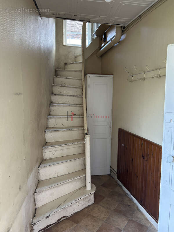 Proche tous commerces maison de ville avec dependances saint-come-en-vairais - photo 8