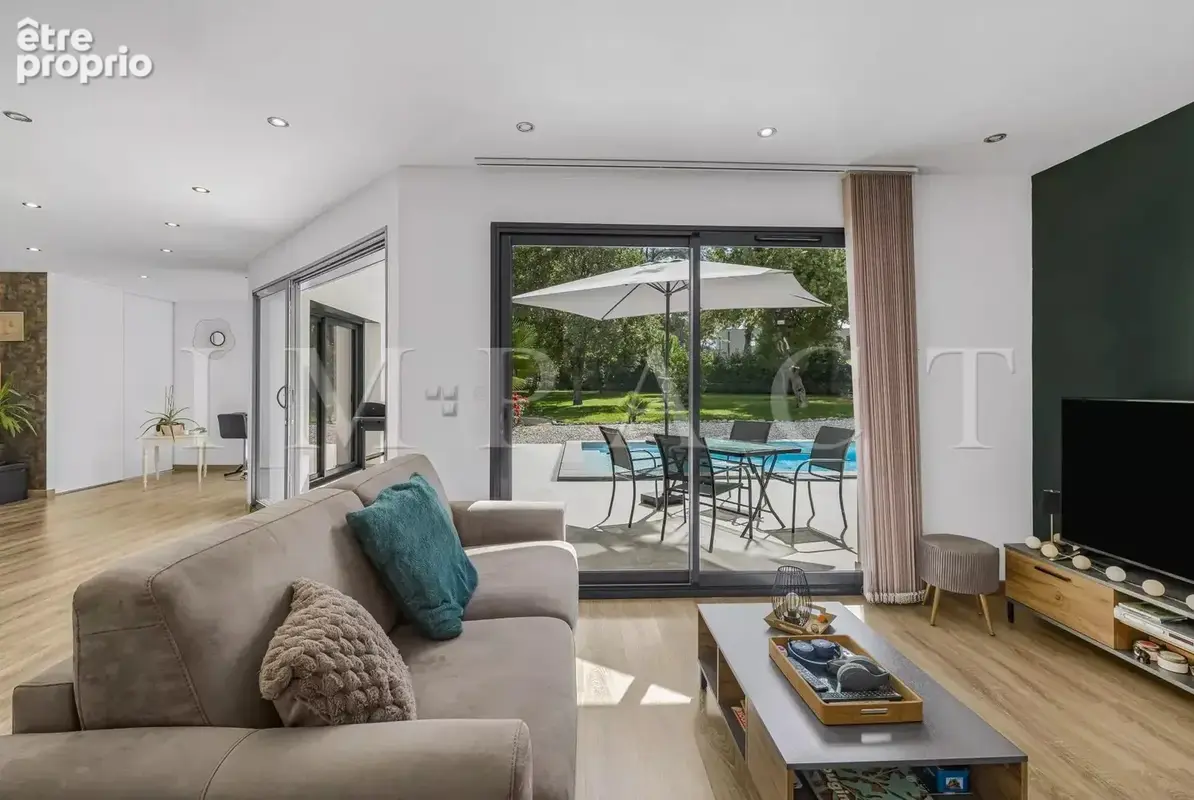 Mouans-Sartoux limite Mougins, Villa contemporaine de 220m2 avec piscine à vendre - photo 11