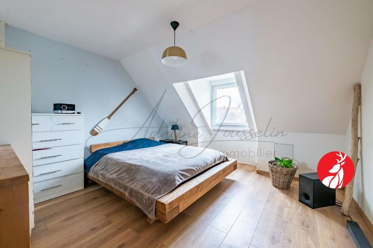 Maison à LA CHAPELLE-LA-REINE