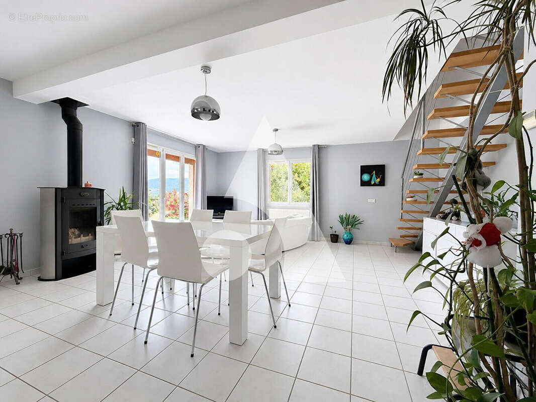 Maison Voglans 6 pièce(s) 136.24 m2 - photo 4