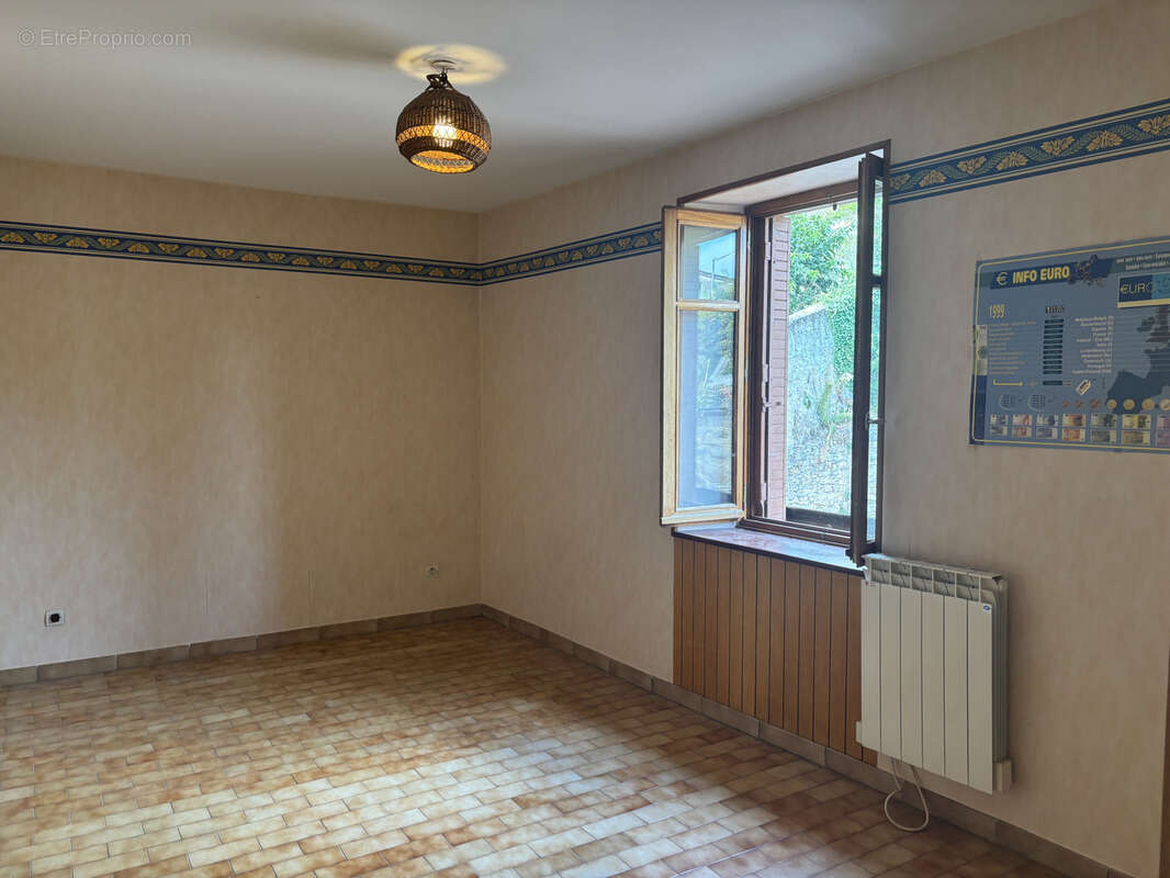 Appartement à SAINT-JULIEN-MOLIN-MOLETTE