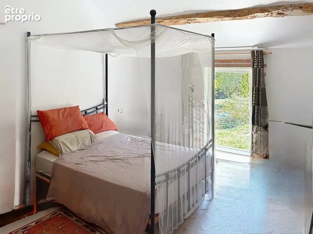Propriété T7 avec studio, dépendances, garage et 6 035 m2 de terrain - photo 9