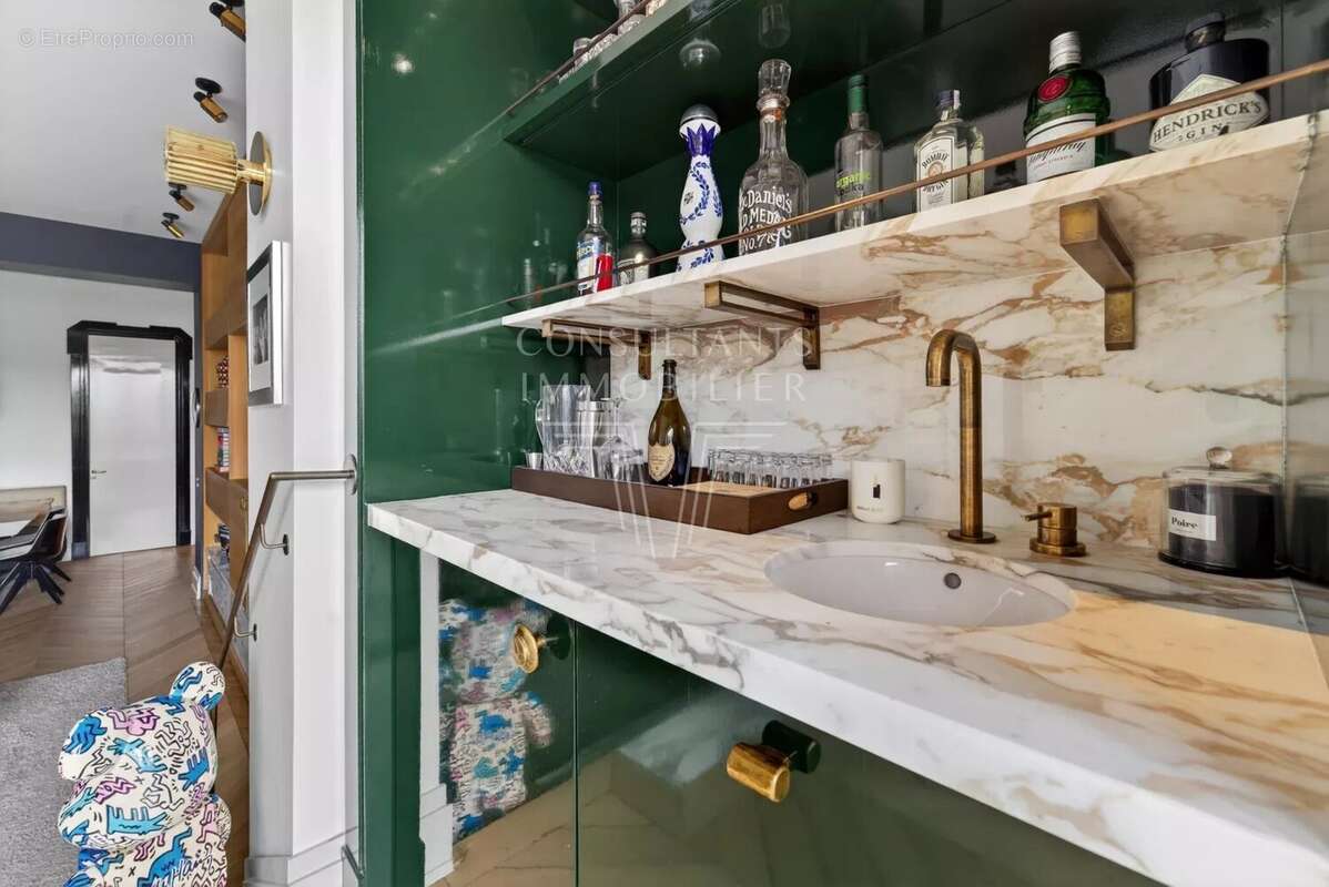 Appartement à PARIS-16E