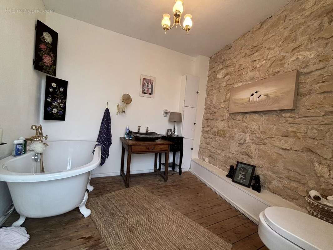 Appartement à NANTEUIL-EN-VALLEE