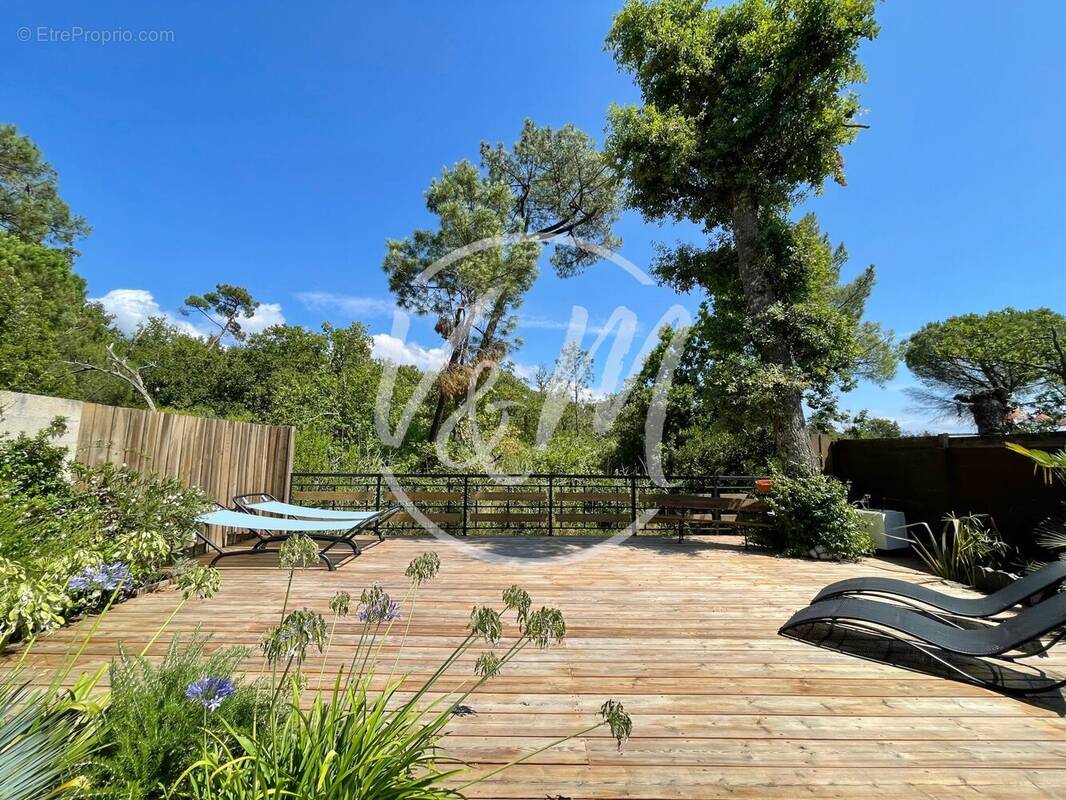 Superbe terrasse - Maison à LANTON