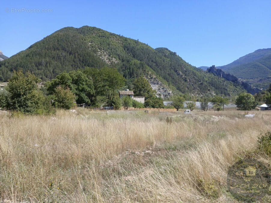 Terrain à ENTREVAUX