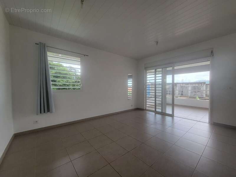 Appartement à REMIRE-MONTJOLY