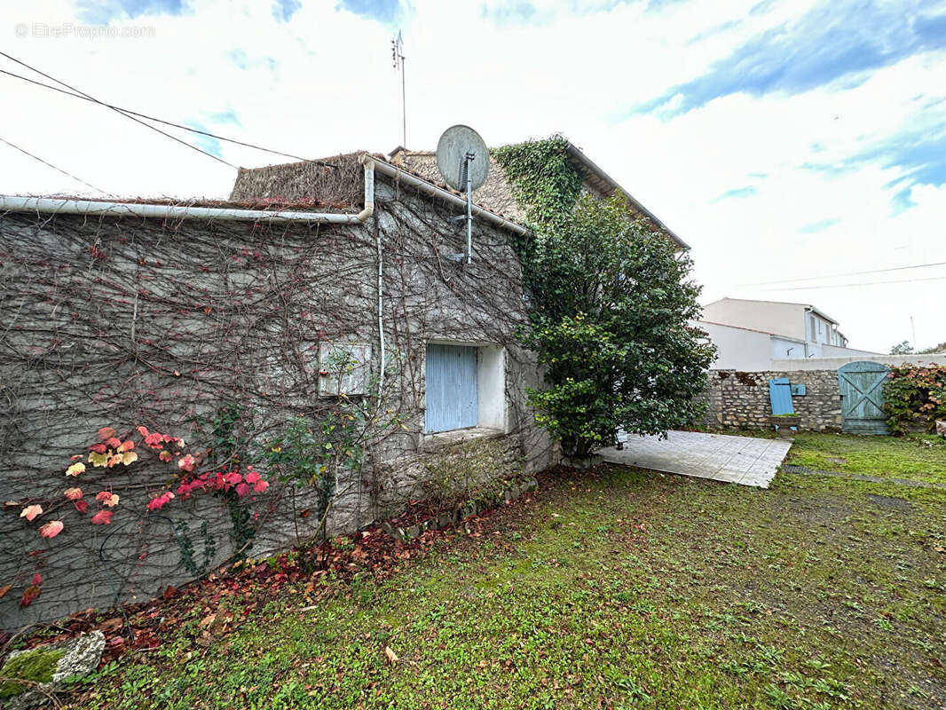 Maison à SAINT-JUST-LUZAC