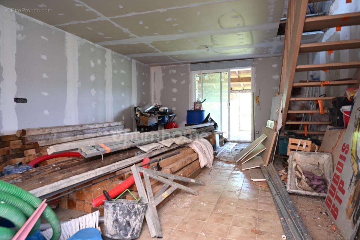 Maison en pierre avec deux logements, terrasse panoramique et potentiel exceptionnel à DOUZILLAC (24) - photo 12