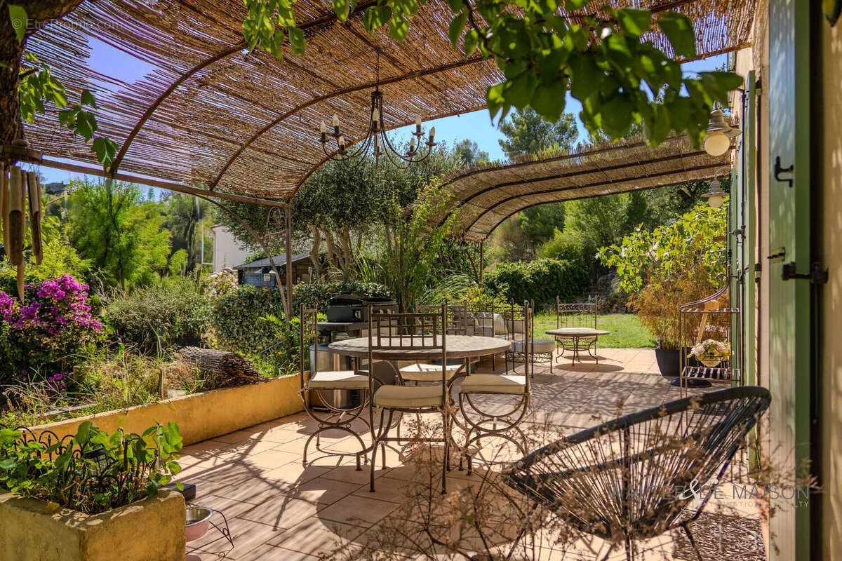 Maison à LE REVEST-LES-EAUX