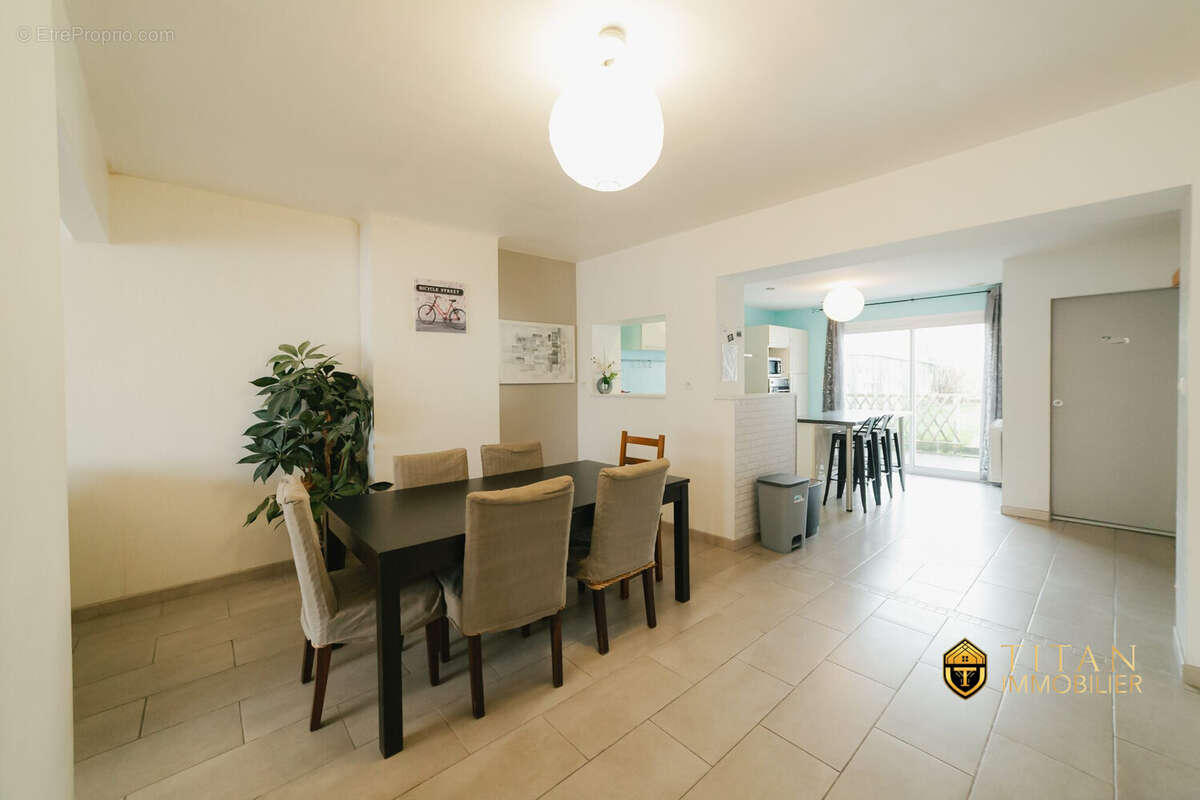 EXCLUSIVITÉ  Maison mitoyenne 100 m²  2 chambres + bureau  À 400 m de la plage  Grand-Fort-Philippe - Maison à GRAND-FORT-PHILIPPE