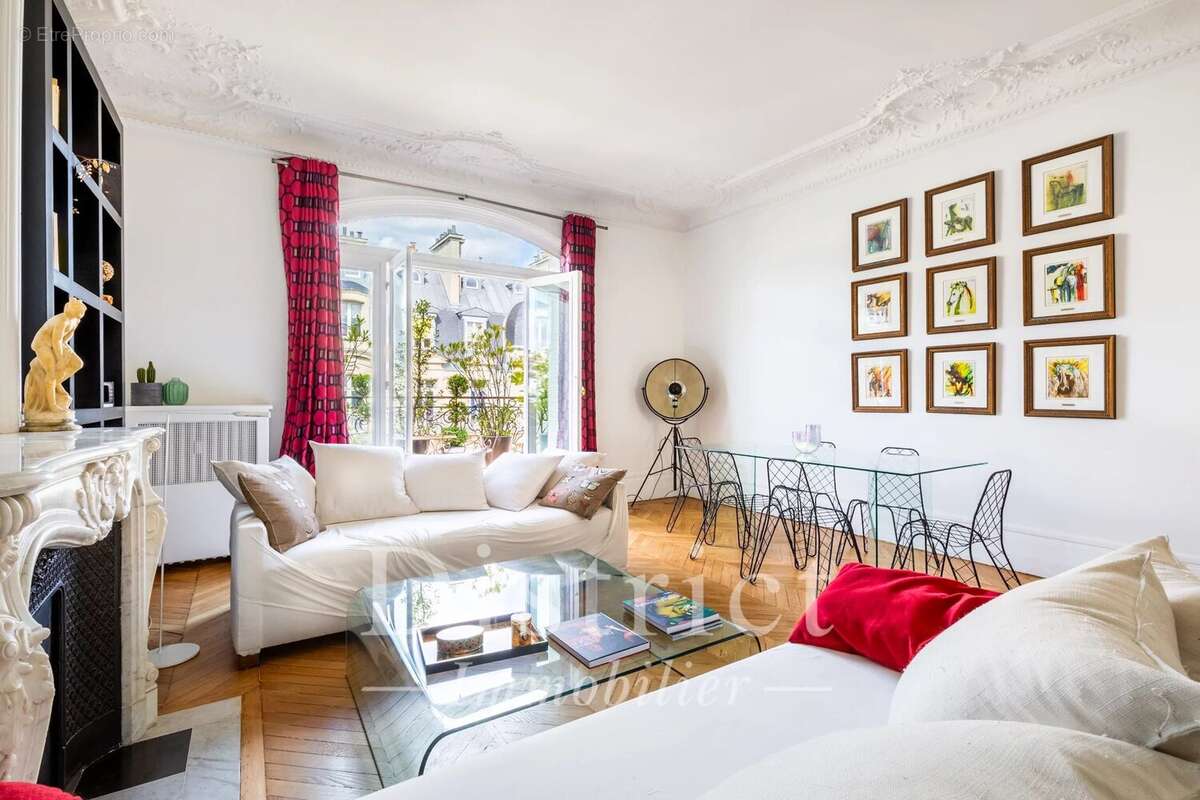 Appartement à PARIS-17E