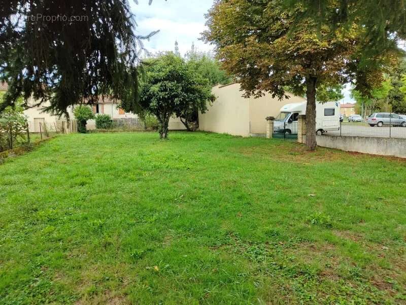 Appartement à SEISSAN