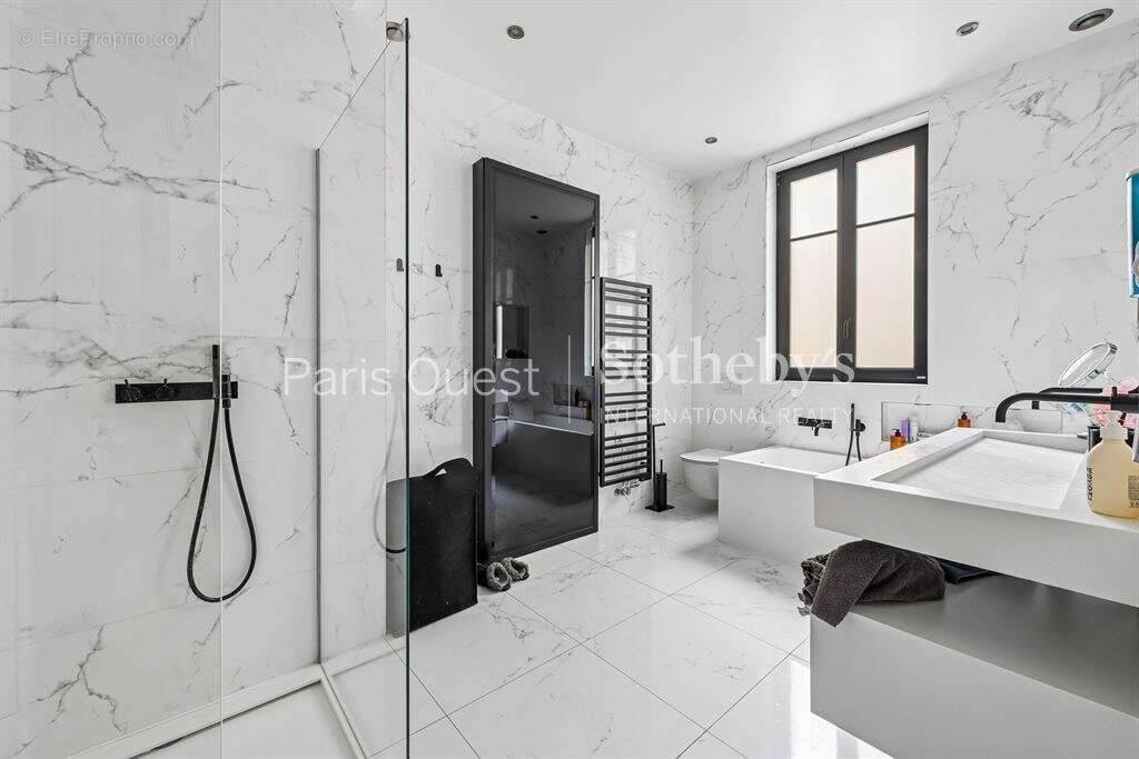 Appartement à NEUILLY-SUR-SEINE