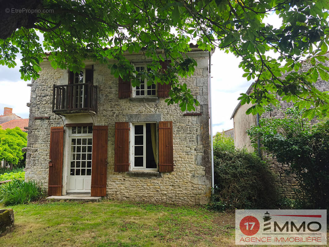 Maison à THAIRE