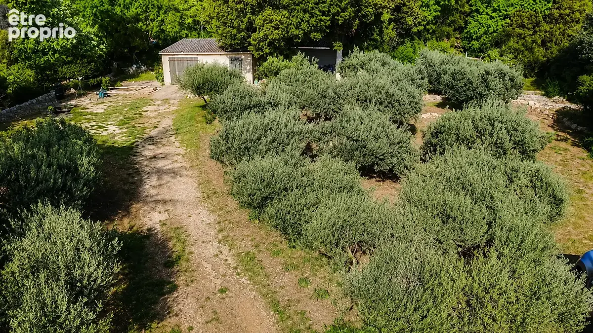 Flassans-sur-issole   terrain plein sud • 895 m2 • au calme - photo 3